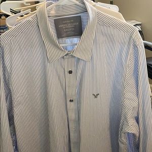 Blue pin striped AE vintage fit dress shirt.